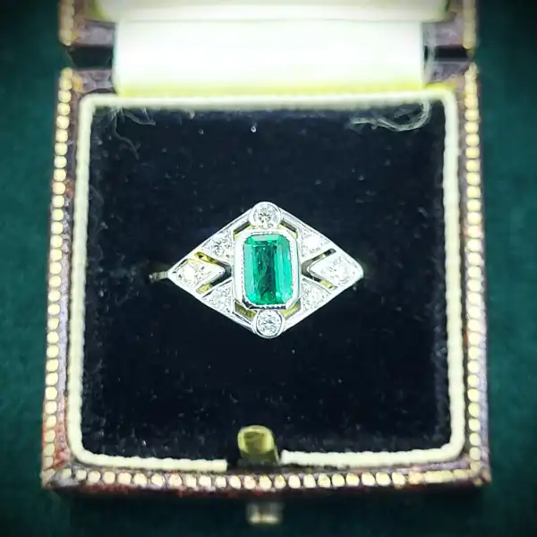 diamond Stock: 18ct Gold Art Deco Emerald & Diamond Ring
