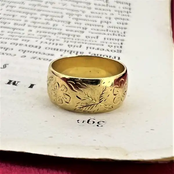 Date 1975! 18ct Floral Patterned Wedding Ring-18ct-floral-wedding-ring.webp