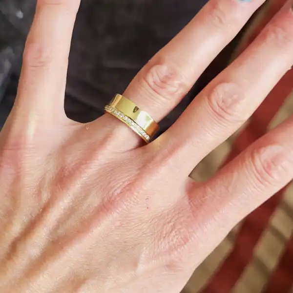 18ct Offset Diamond Wedding Ring -18ct-gold-offset-diamond-ring.webp