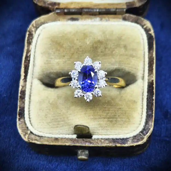  Thumbnail of 18ct Gold Sapphire & Diamond Cluster Ring