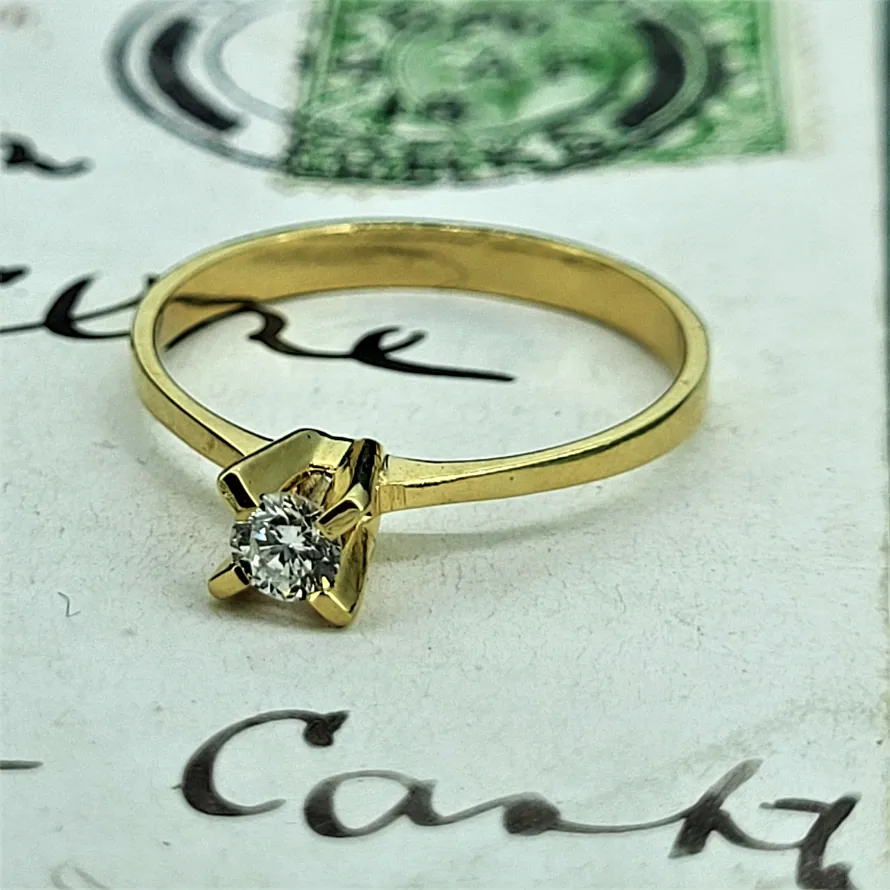 18ct Gold 4 Claw Solitaire-18ct-gold-ss.webp