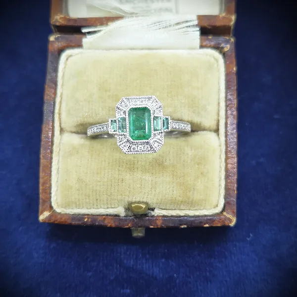 18ct White Gold Emerald and Diamond Ring- Side View 