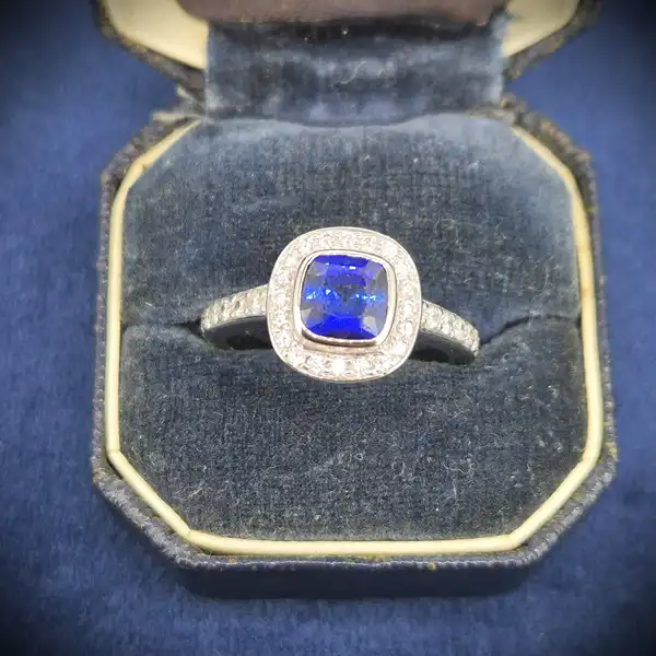  Thumbnail of 18ct White Gold Diamond and Tanzanite Ring