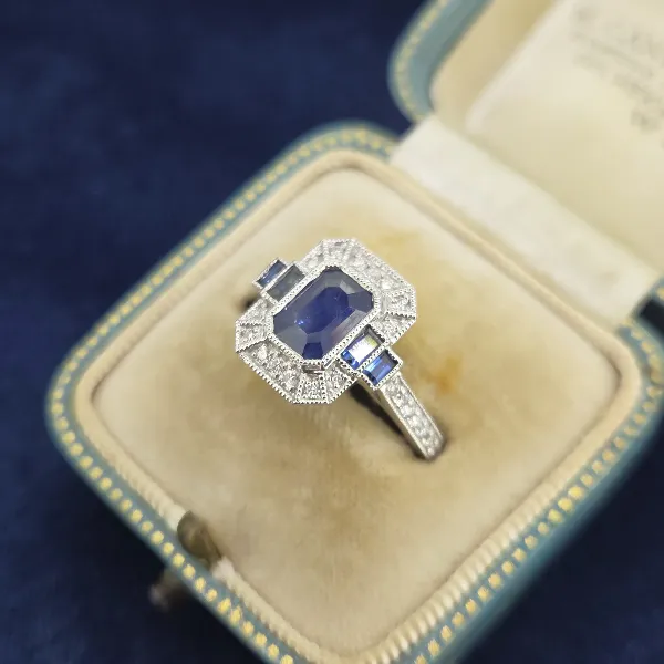 18ct White Gold Diamond & Sapphire Ring- Front View 