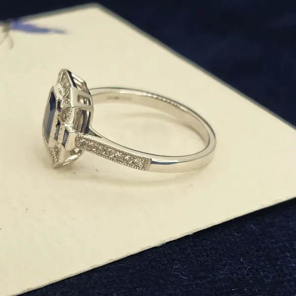 18ct White Gold Diamond & Sapphire Ring- Crown View 