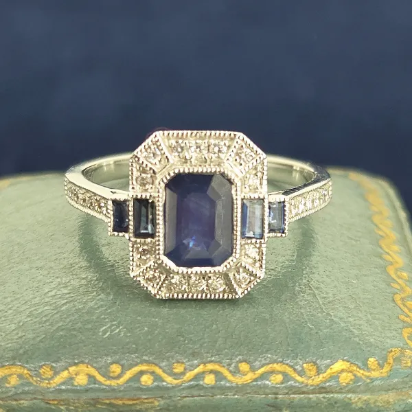 18ct White Gold Diamond & Sapphire Ring- Magnified 