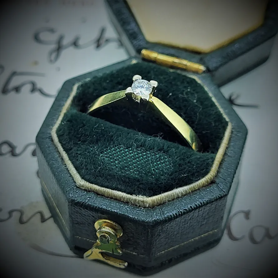 Diamond Jewellery Ireland  - 18ct Yellow Gold Diamond Solitaire