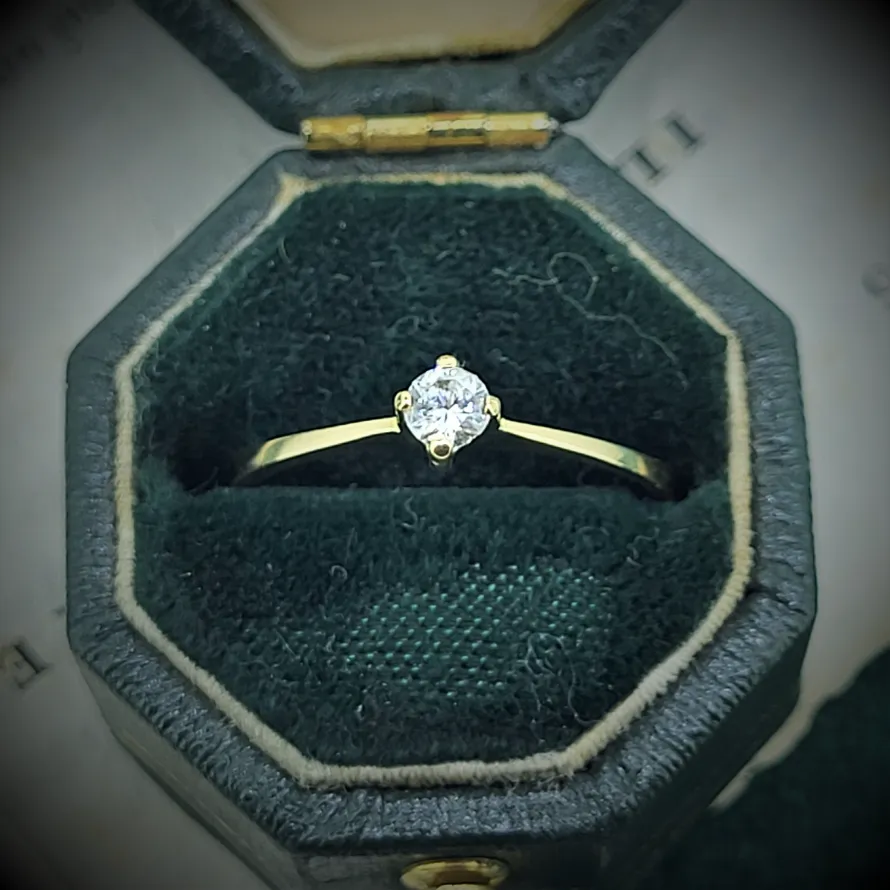 Diamond Rings Ireland  - 18ct Gold Dainty Diamond Solitaire