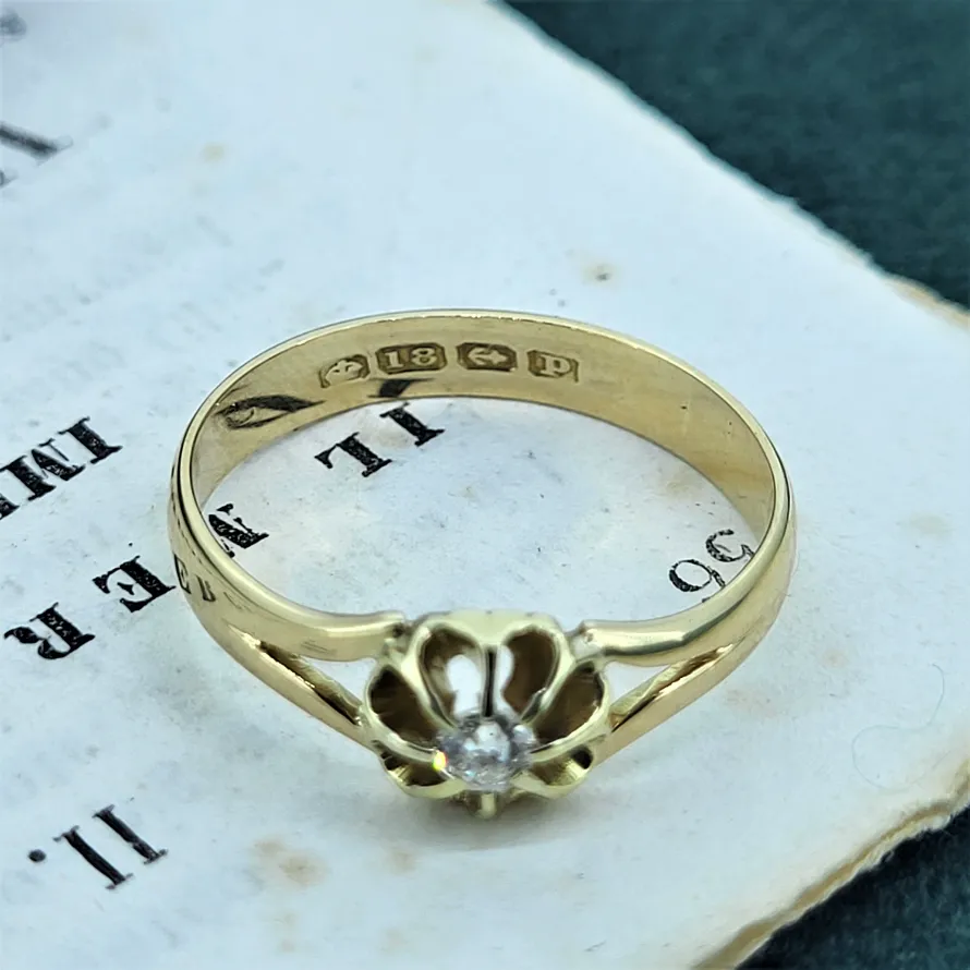 Date 1939-1940! 18ct Gold Flower Diamond Ring-18ct-yellow-flower-dia-ring.webp