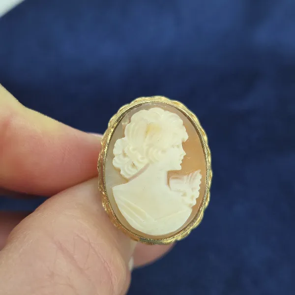 9ct Yellow Gold Antique Shell Cameo Ring- Front View 