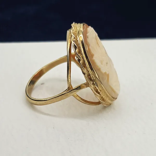 9ct Yellow Gold Antique Shell Cameo Ring- Crown View 