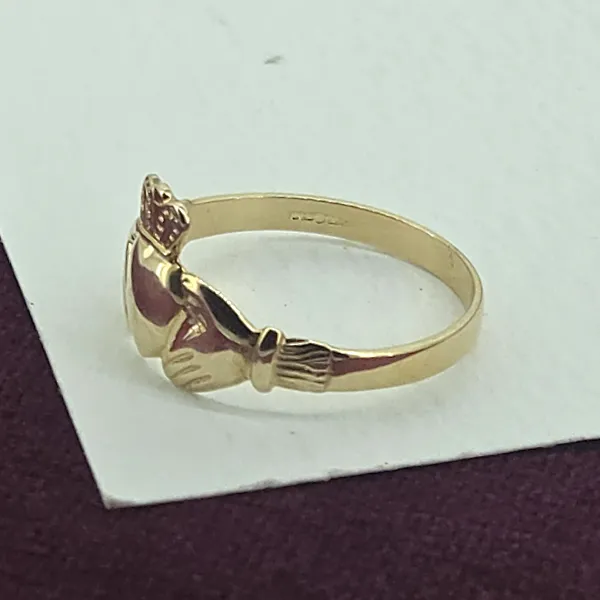 9ct Yellow Gold Unisex Claddagh Ring- Crown View 