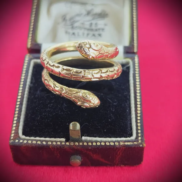 Antique and vintage rings collection fea