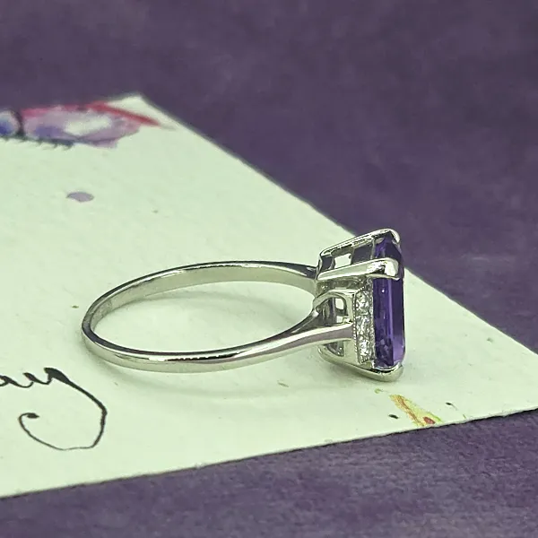 Art Deco Amethyst and Platinum Ring in Platinum- Magnified 