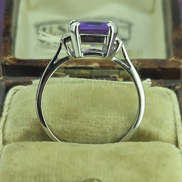 Art Deco Amethyst and Platinum Ring in Platinum-Original 