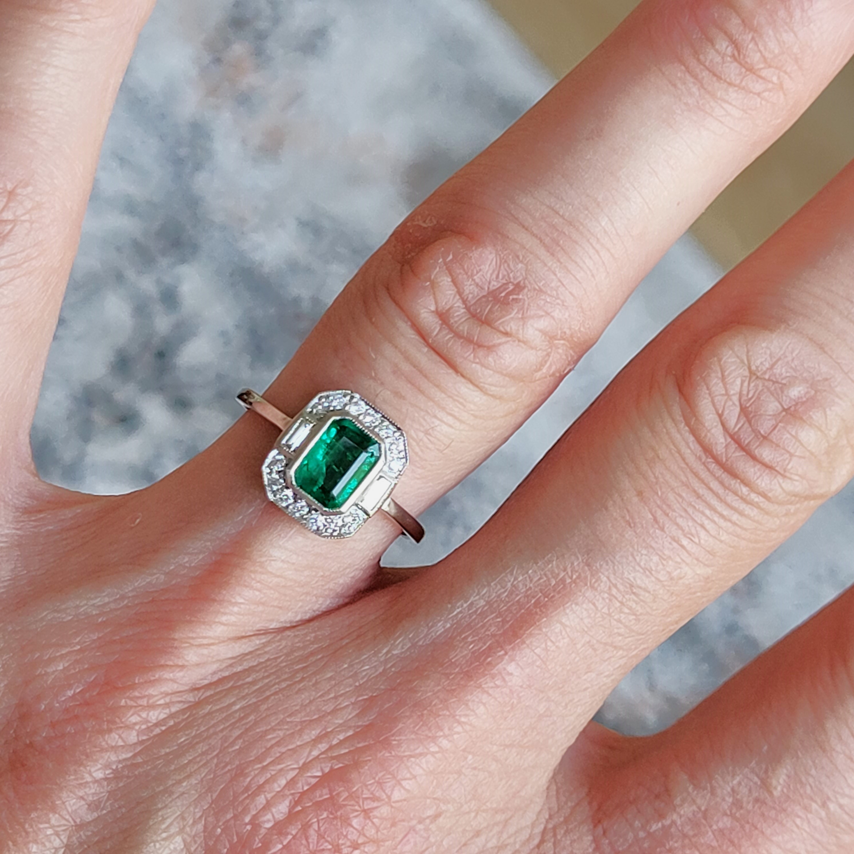 img/jewellery/ringsart-deco-emerald-cut-emerald-dia-cluster.jpg