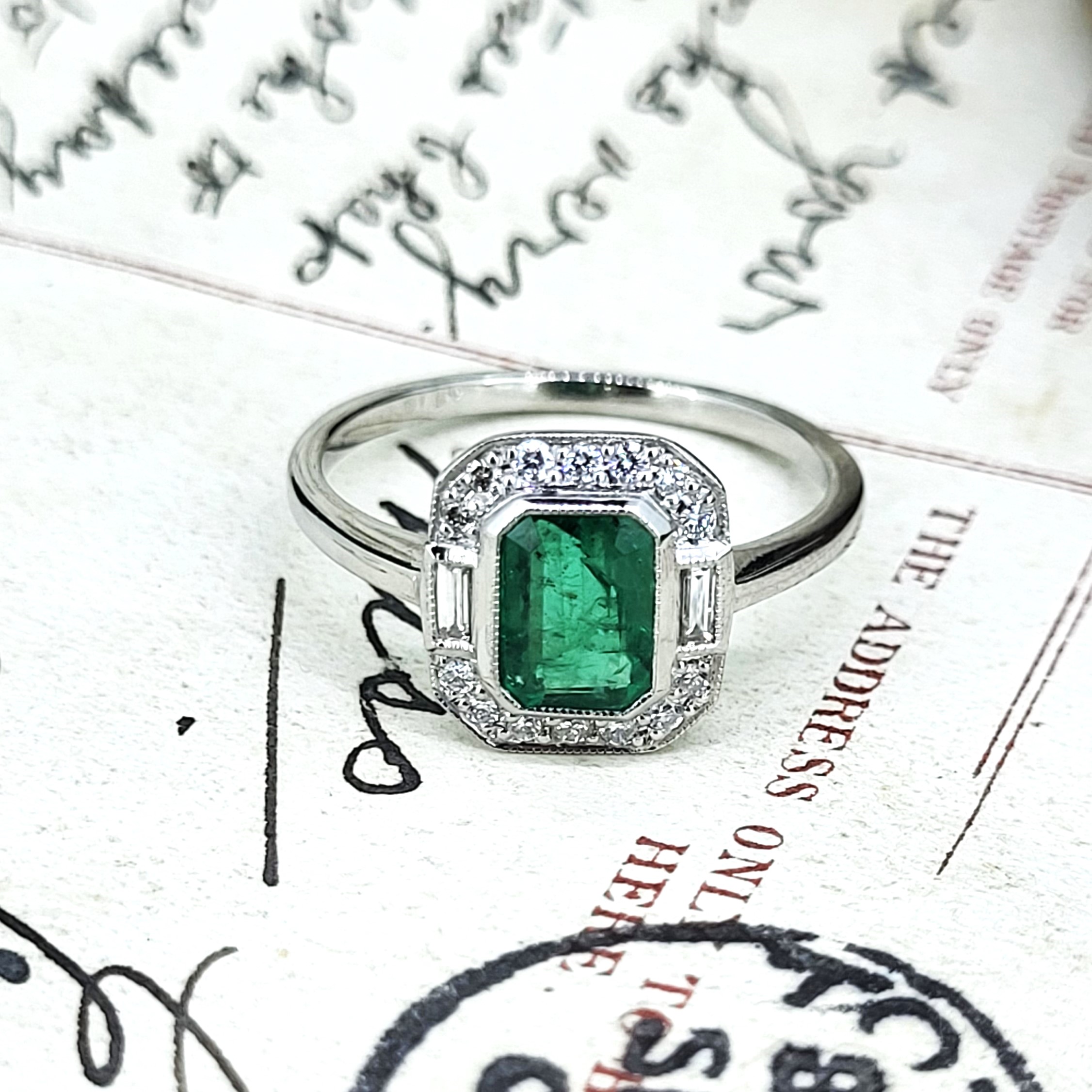 img/jewellery/ringsart-deco-emerald-cut-emerald-dia-cluster.jpg
