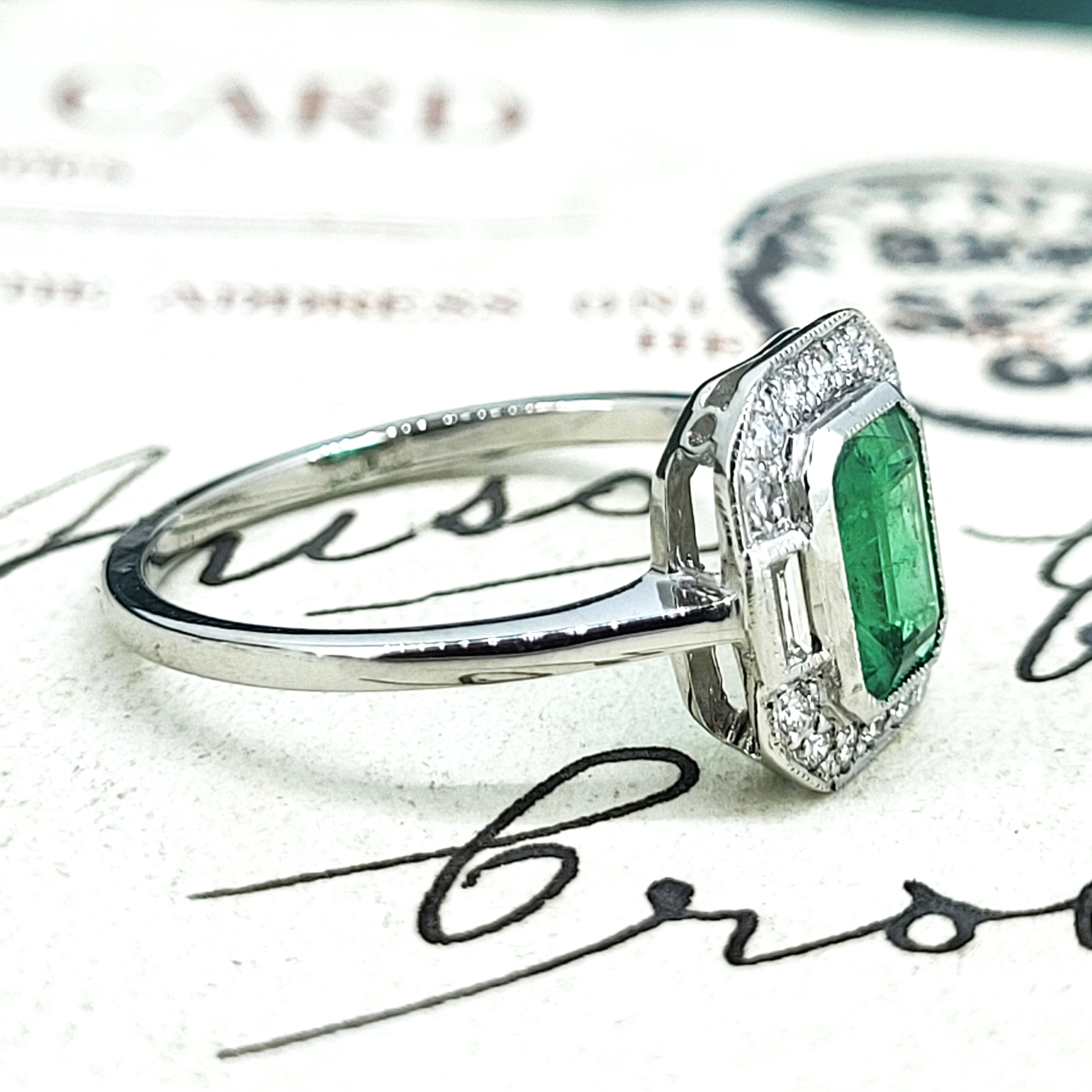 img/jewellery/ringsart-deco-emerald-cut-emerald-dia-cluster.jpg