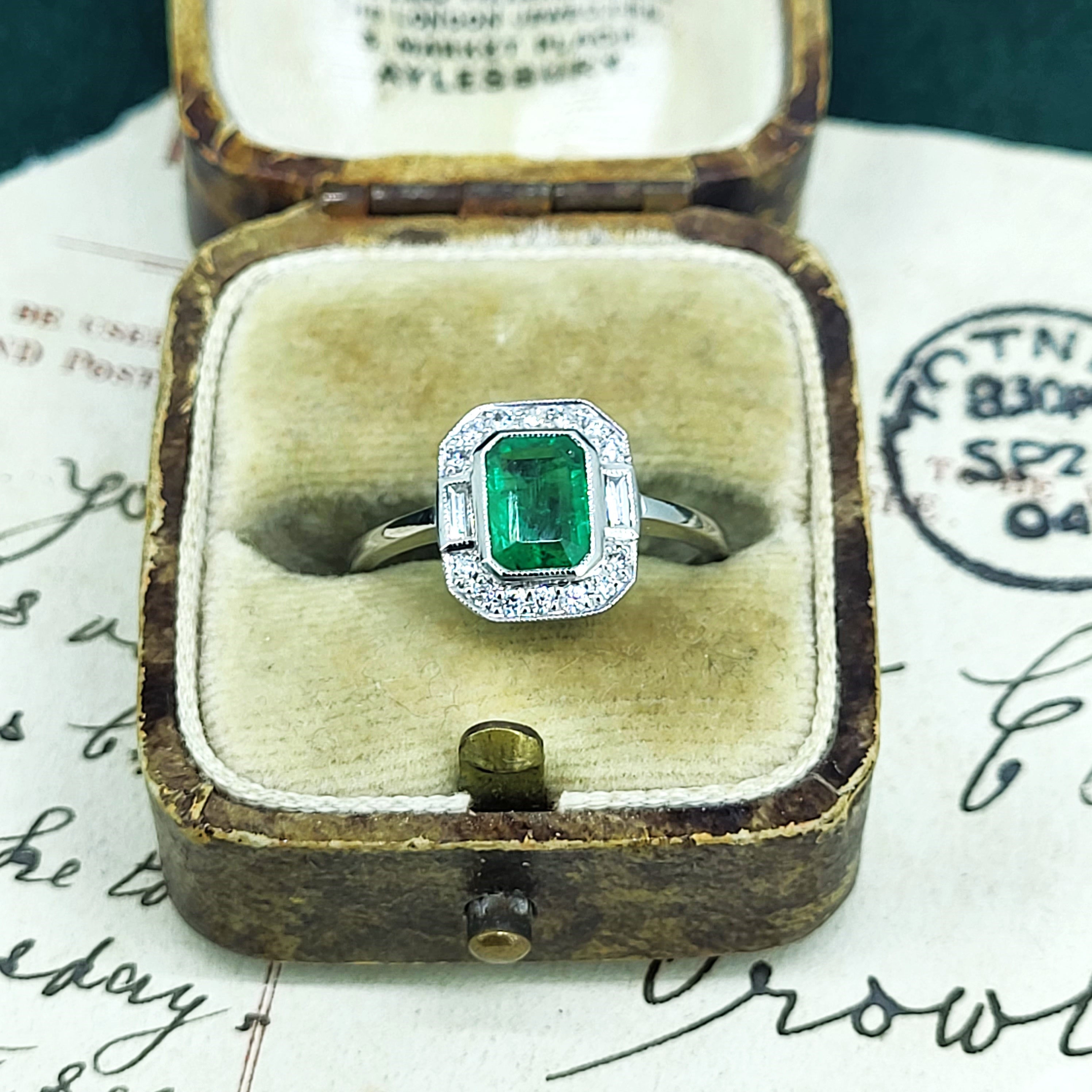 img/jewellery/ringsart-deco-emerald-cut-emerald-dia-cluster.jpg