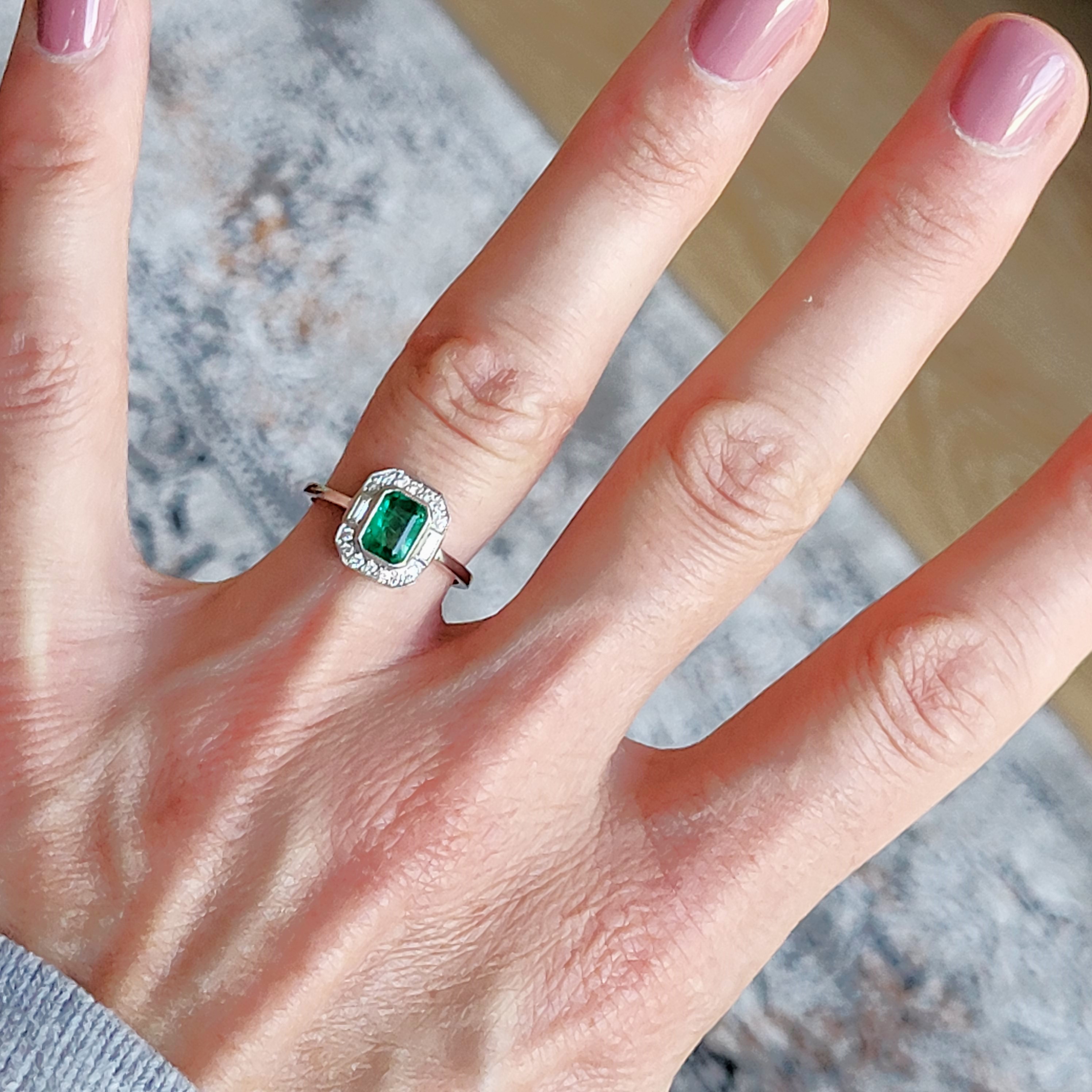 img/jewellery/ringsart-deco-emerald-cut-emerald-dia-cluster.jpg