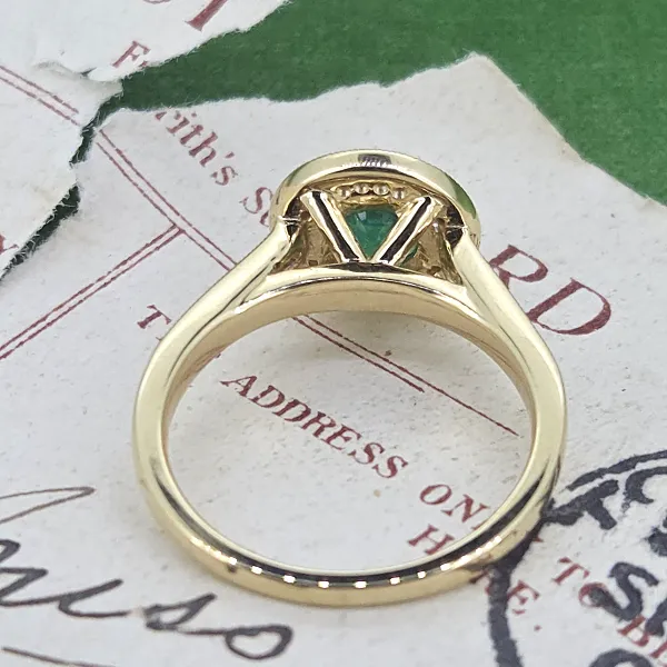 Emerald and Diamond Target Ring in 18ct Yellow Gold- Magnified 