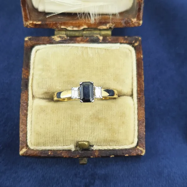 Diamond & Sapphire Ring in 18ct Yellow Gold- Side View 