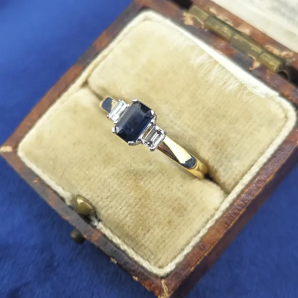 Diamond & Sapphire Ring in 18ct Yellow Gold- Front View 