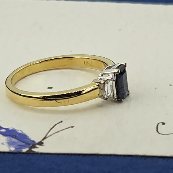 Diamond & Sapphire Ring in 18ct Yellow Gold- Crown View 