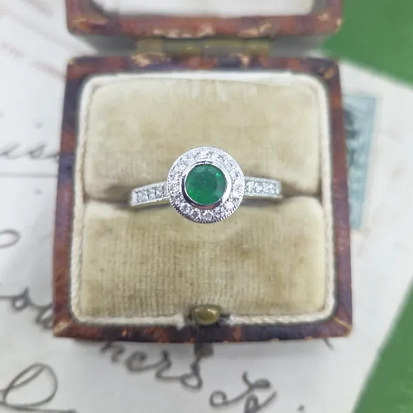 Emerald & Diamond Target Ring in 18ct White Gold- Side View 