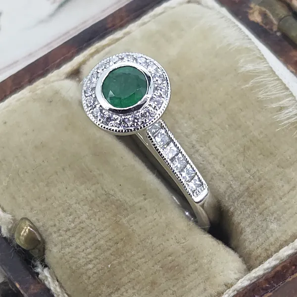 Emerald & Diamond Target Ring in 18ct White Gold- Front View 