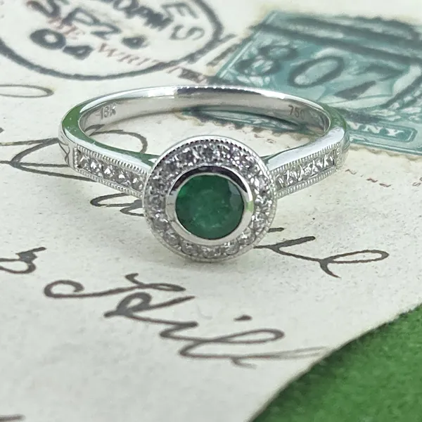 Emerald & Diamond Target Ring in 18ct White Gold- Reverse Angle 