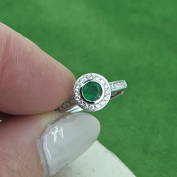 Emerald & Diamond Target Ring in 18ct White Gold- Crown View 