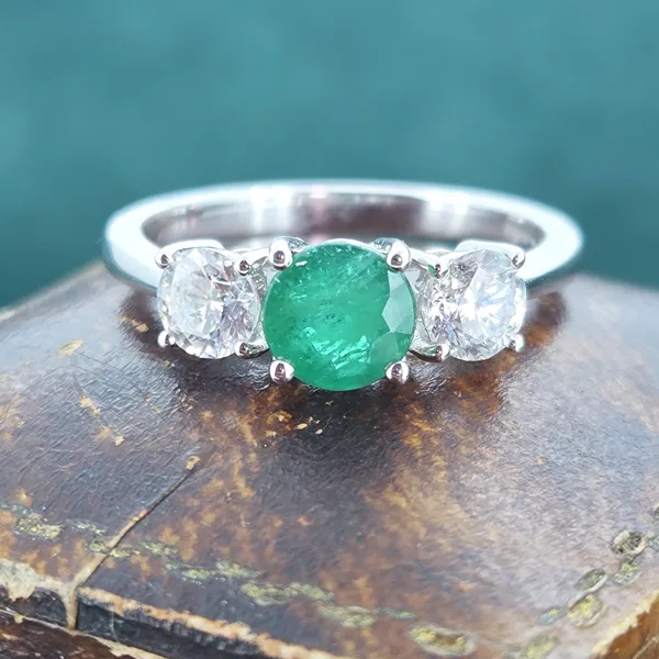 Emerald & Diamond Trilogy Ring in 18ct White Gold- Close Up 