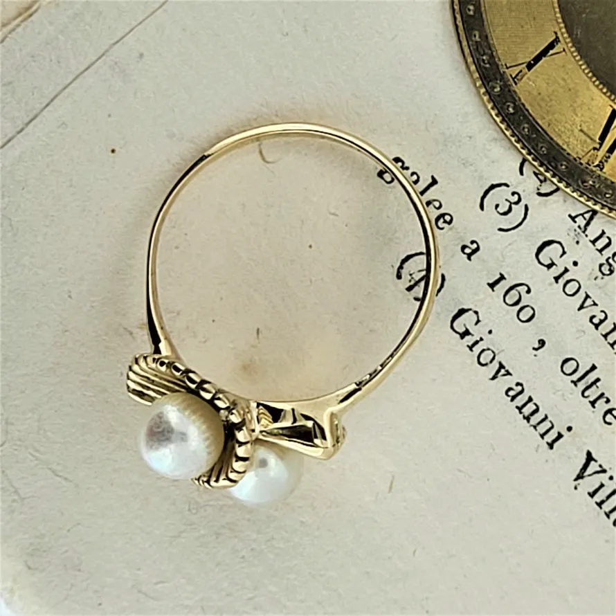 A Lovely 9ct Yellow Gold Cultured Pearl Dress Ring-gold-pearl-ring.webp