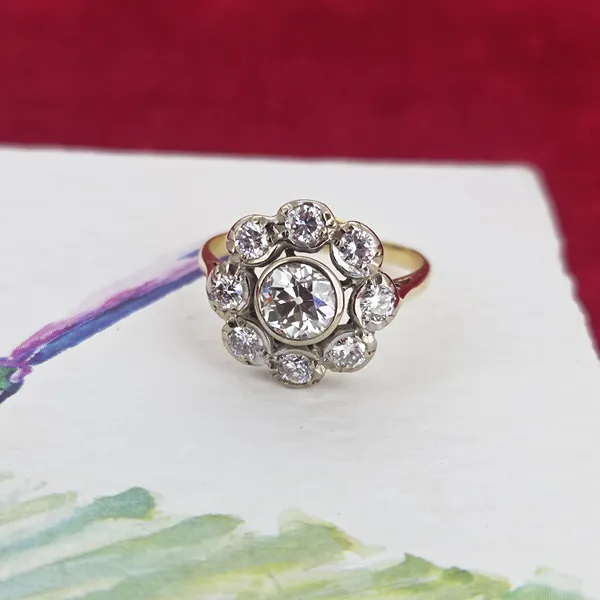 Gorgeous Vintage Diamond Daisy Ring in 18ct - 0.75ct- Crown View 
