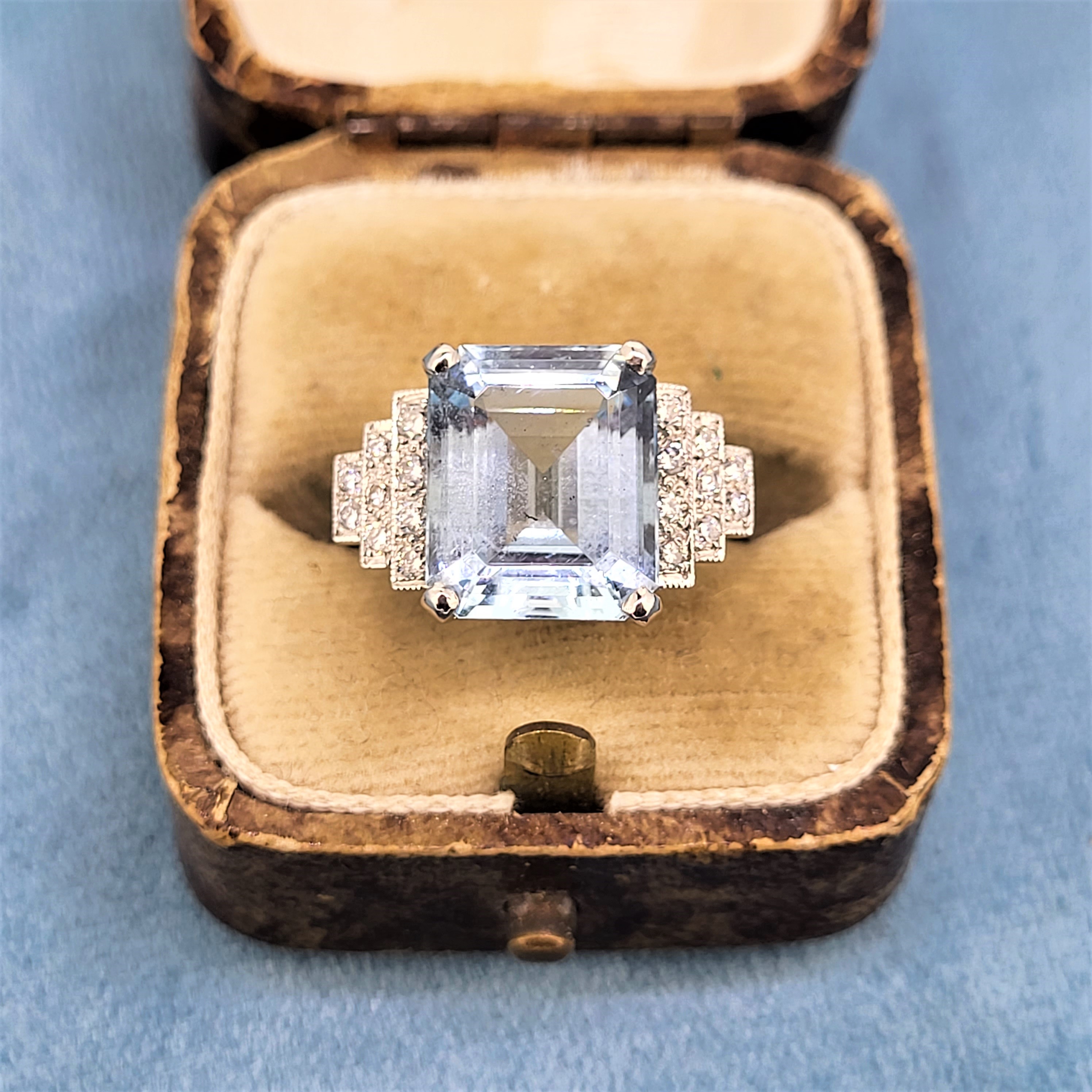 img/jewellery/ringsplatinum-aquamarine-art-deco-ring-with-diamonds.jpg