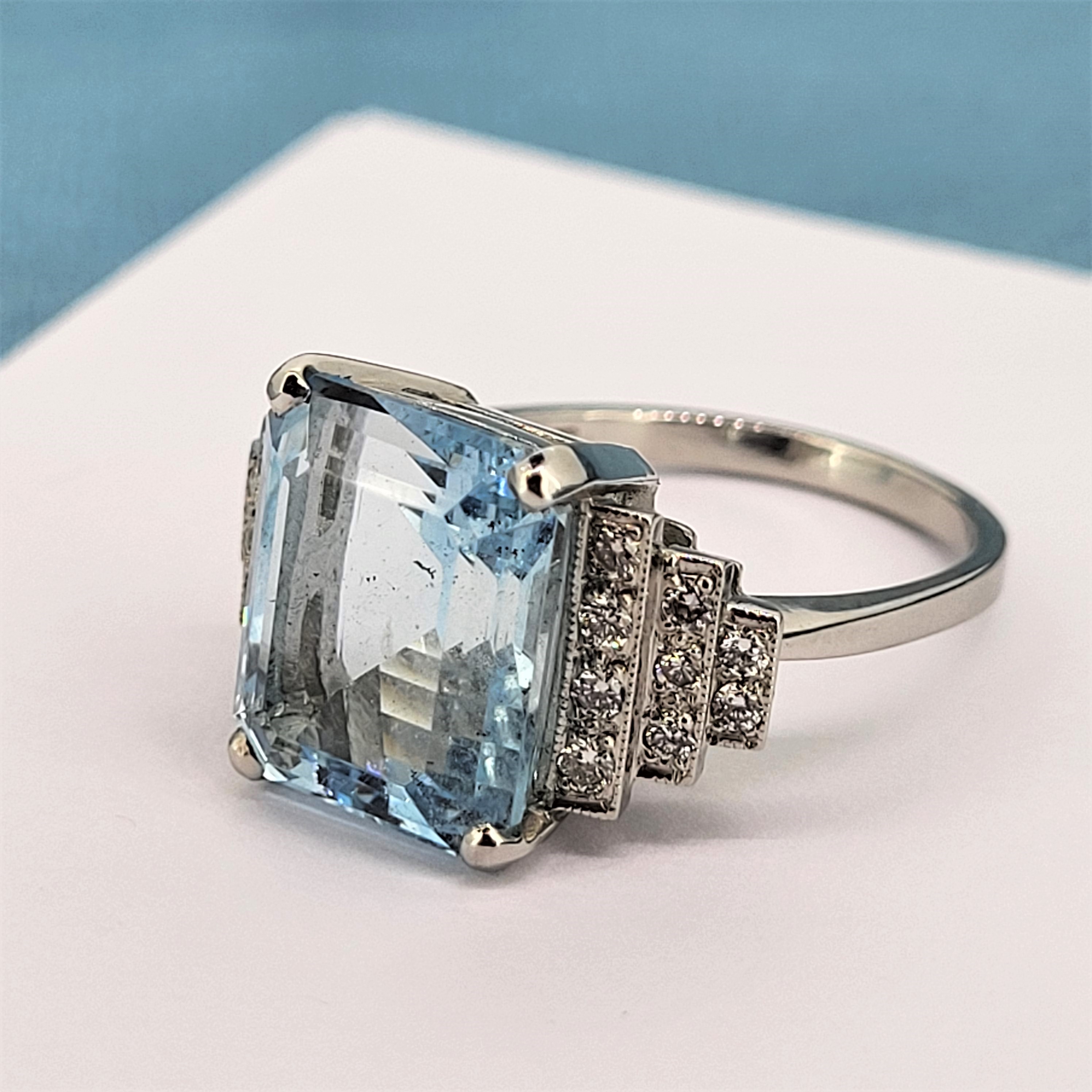 img/jewellery/ringsplatinum-aquamarine-art-deco-ring-with-diamonds.jpg