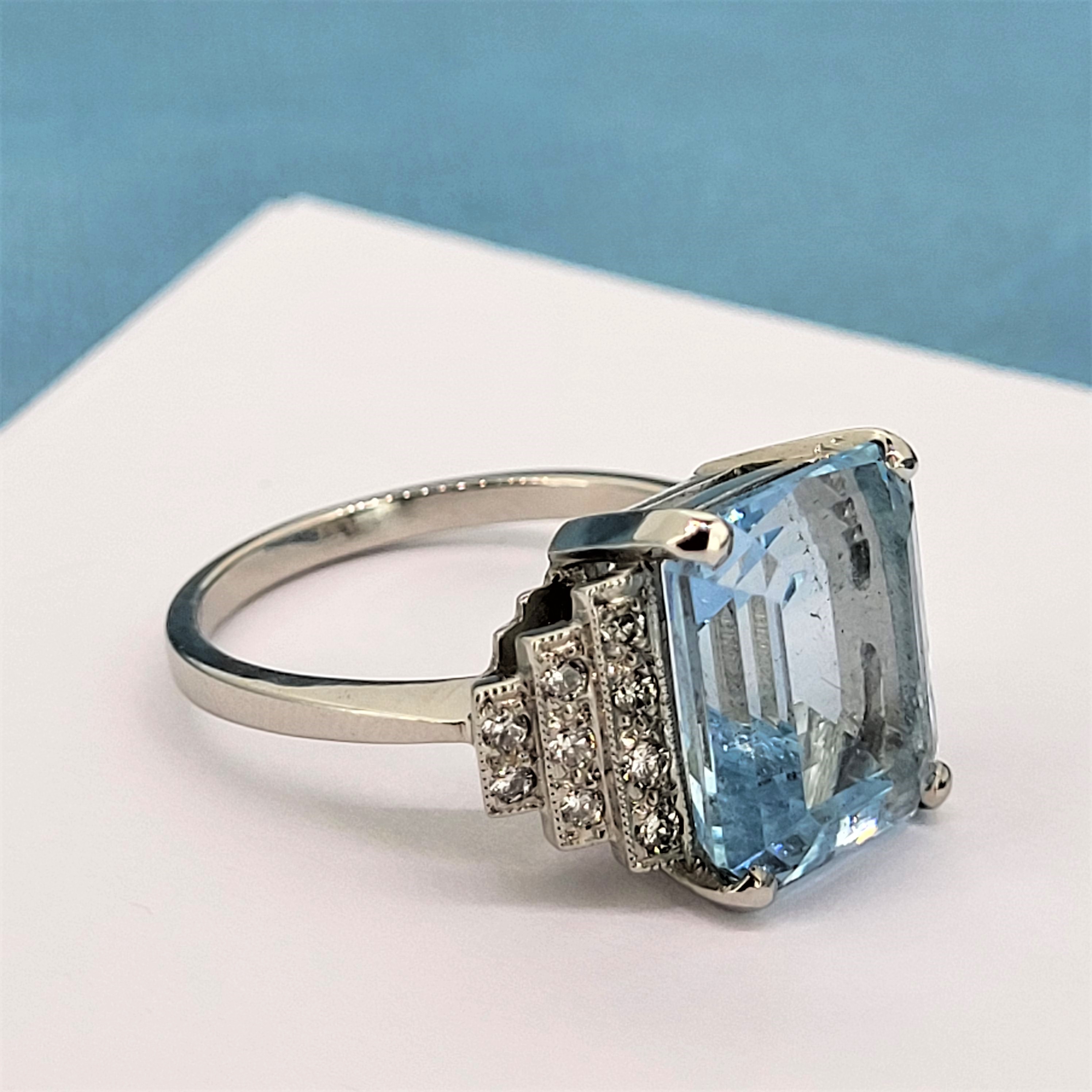img/jewellery/ringsplatinum-aquamarine-art-deco-ring-with-diamonds.jpg