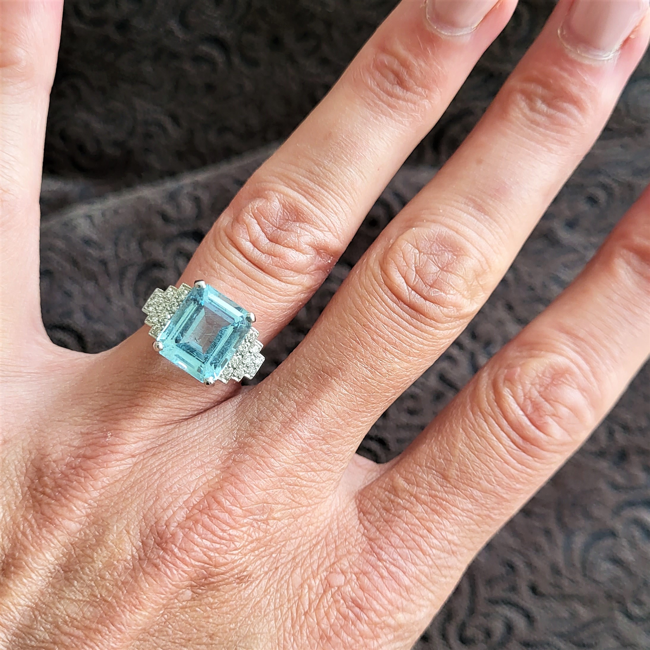 img/jewellery/ringsplatinum-aquamarine-art-deco-ring-with-diamonds.jpg