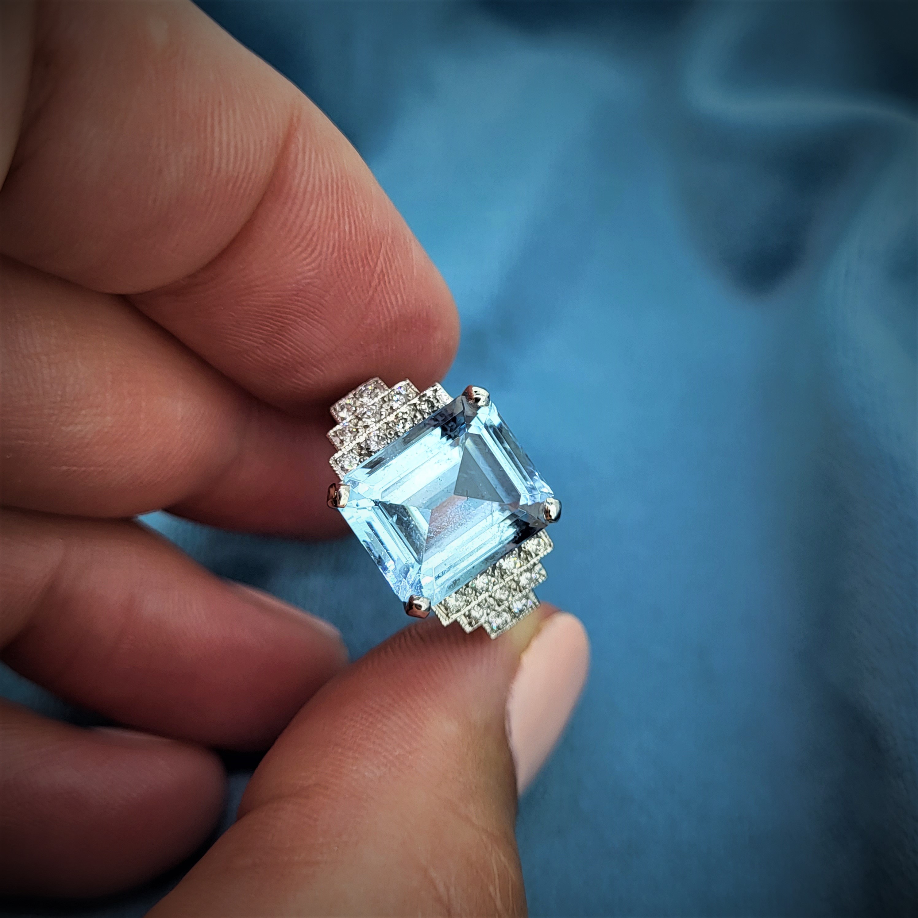 img/jewellery/ringsplatinum-aquamarine-art-deco-ring-with-diamonds.jpg