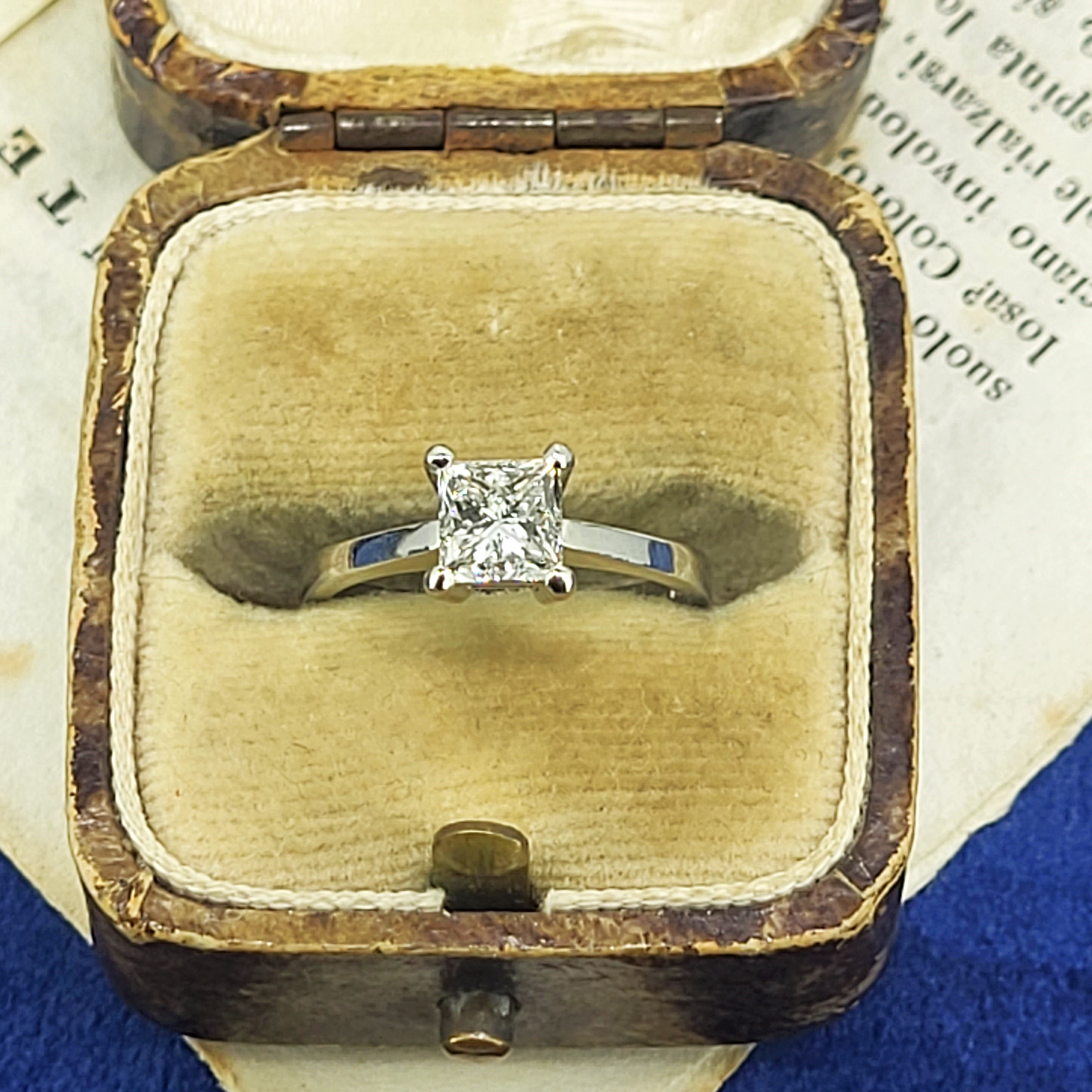 img/jewellery/ringsplatinum-princess-cut-solitaire-certed-by-edr.jpg