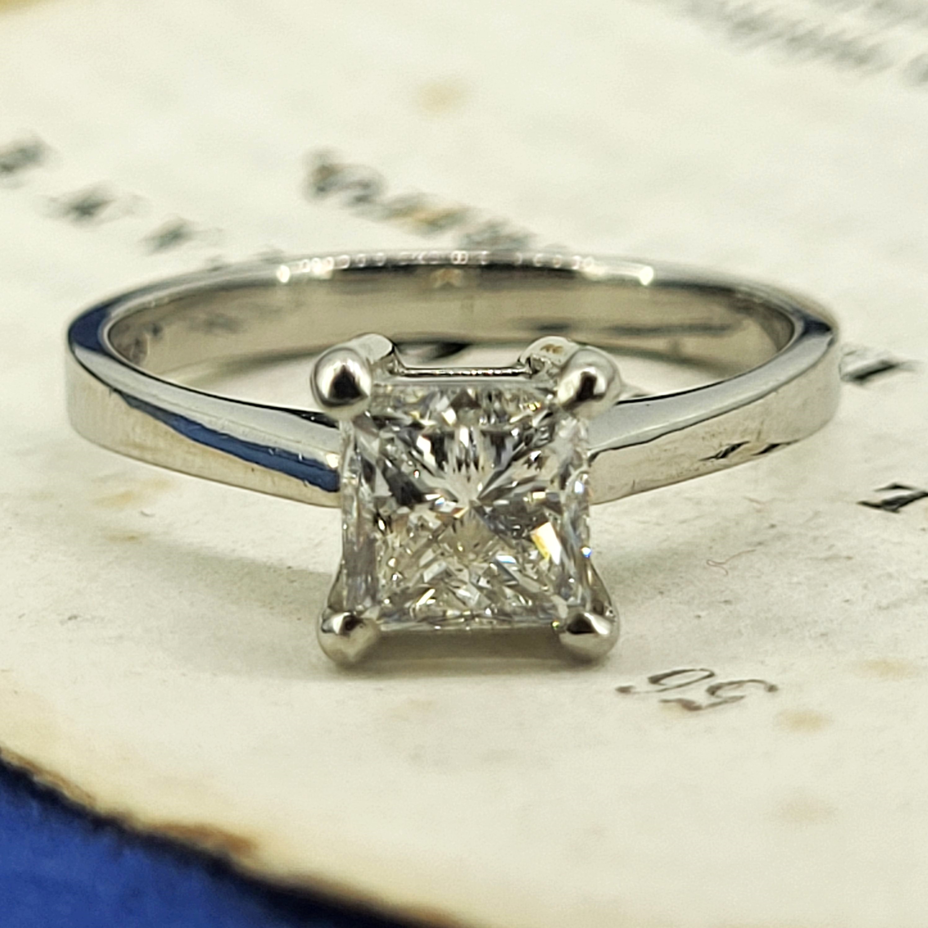 img/jewellery/ringsplatinum-princess-cut-solitaire-certed-by-edr.jpg