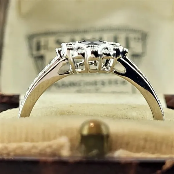 18ct Sapphire and Diamond Cluster Ring- Magnified 