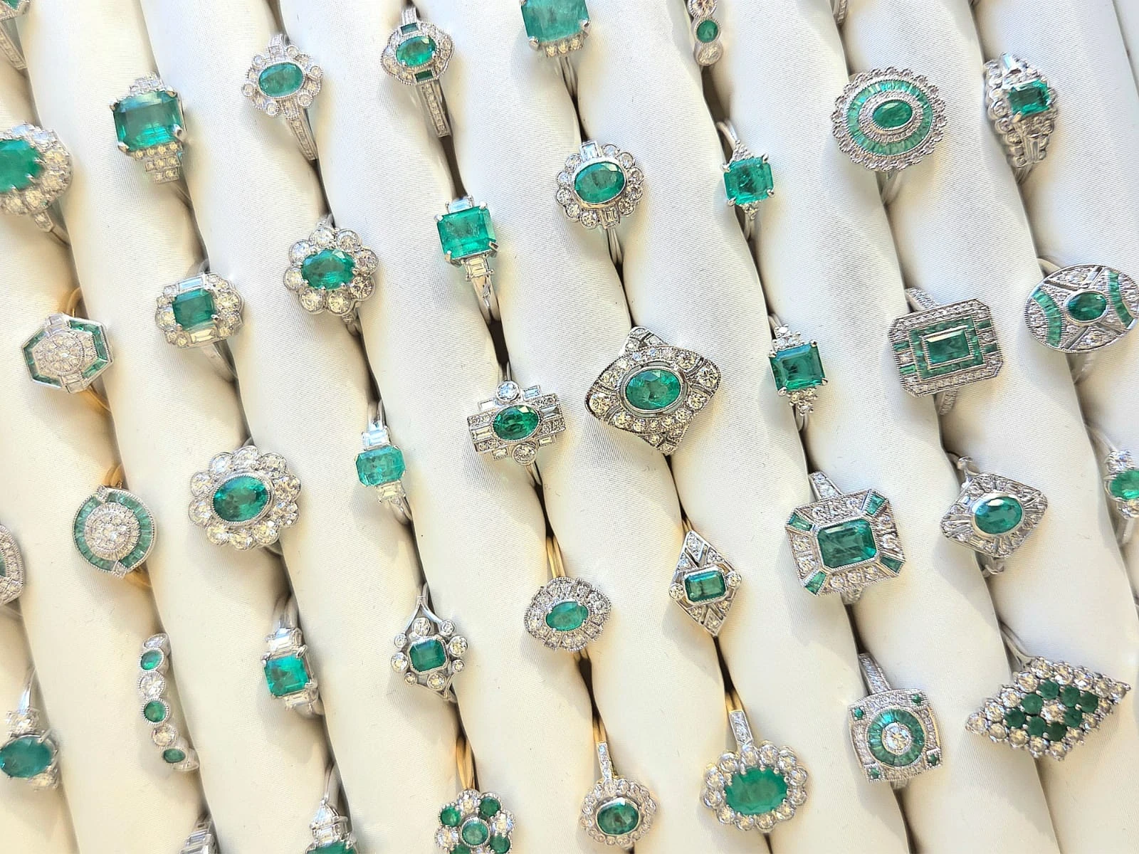 Art Deco engagement ring from De Bruns with Diamond and Emerald