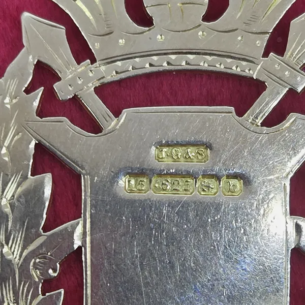 Date 1920! 15ct Gold Antique Medal by John Grinsell & Sons- Close Up 