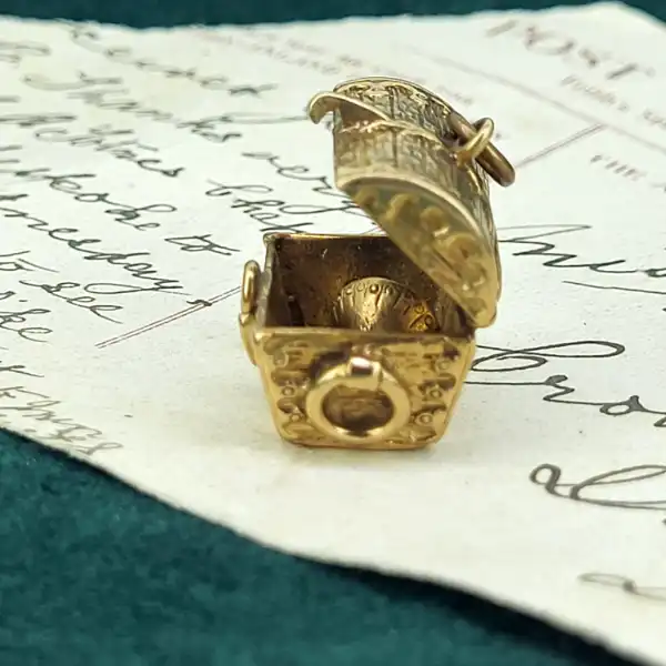 9ct Gold Treasure Chest Charm-9ct-detailed-treasure-chest-charm.webp